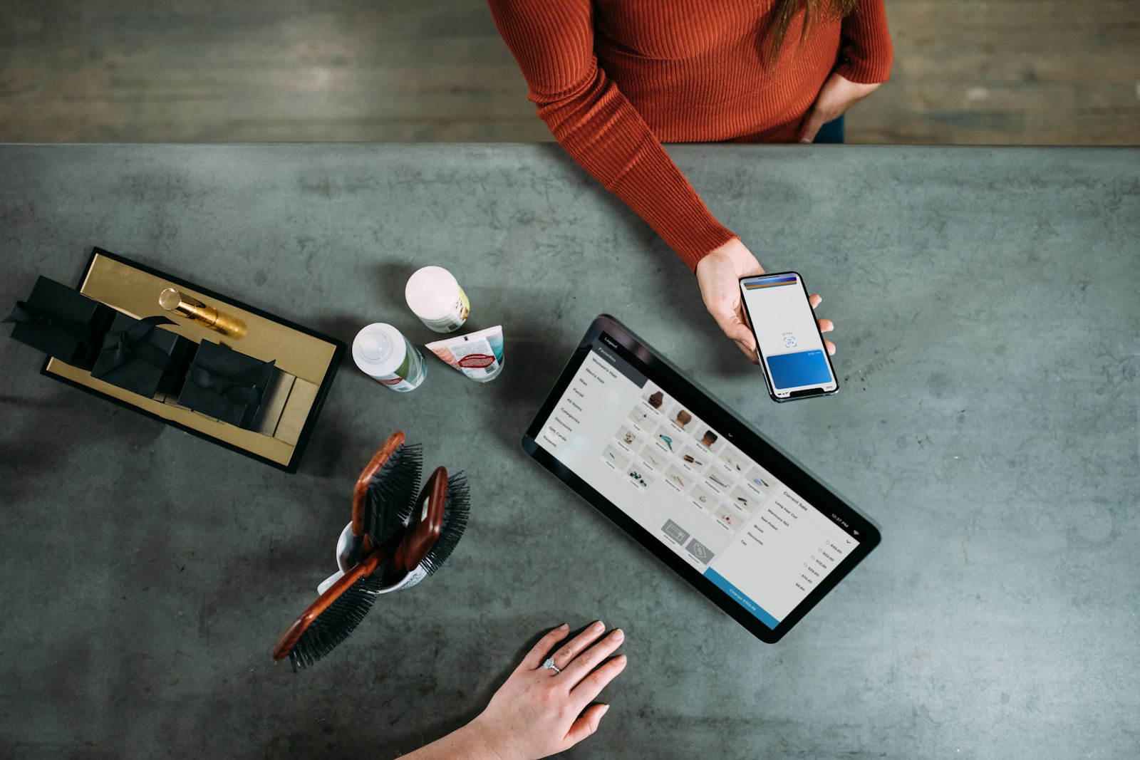 Bedrift vurderer å bytte mobilabonnement for å spare penger